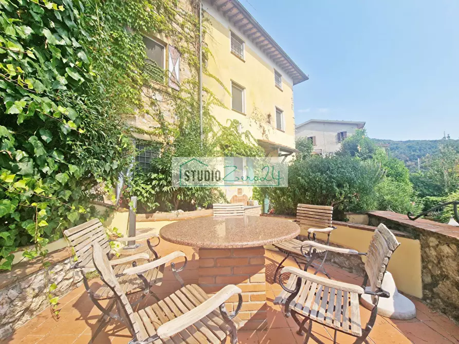 Immagine 1 di Casa semindipendente in vendita  in Via Di metato 10 a Camaiore