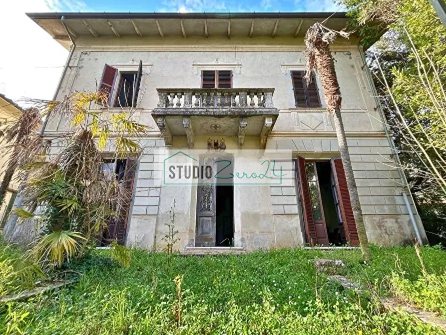 Immagine 1 di Villa in vendita  in via della costa 50 a Camaiore