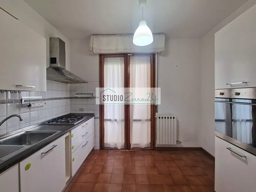 Immagine 11 di Appartamento in vendita  in Via Barbate a Camaiore