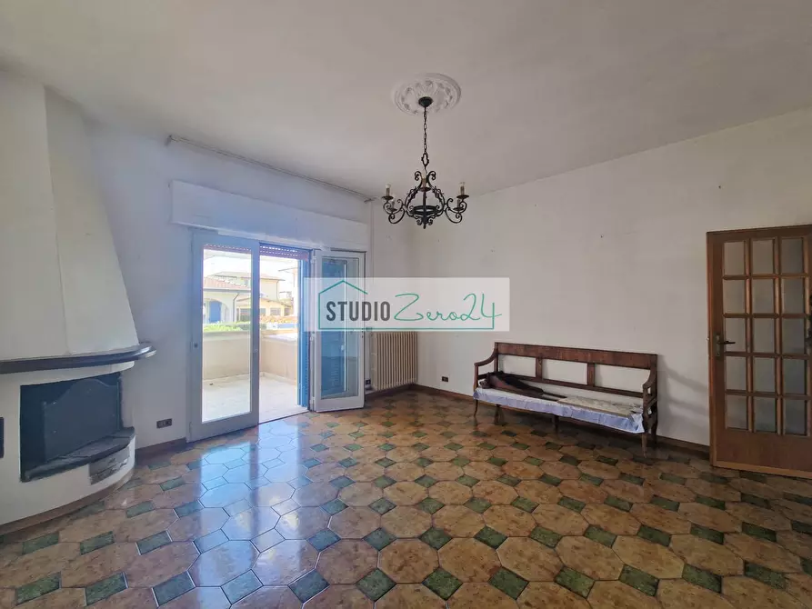 Immagine 10 di Villa in vendita  in Via Massoni a Camaiore