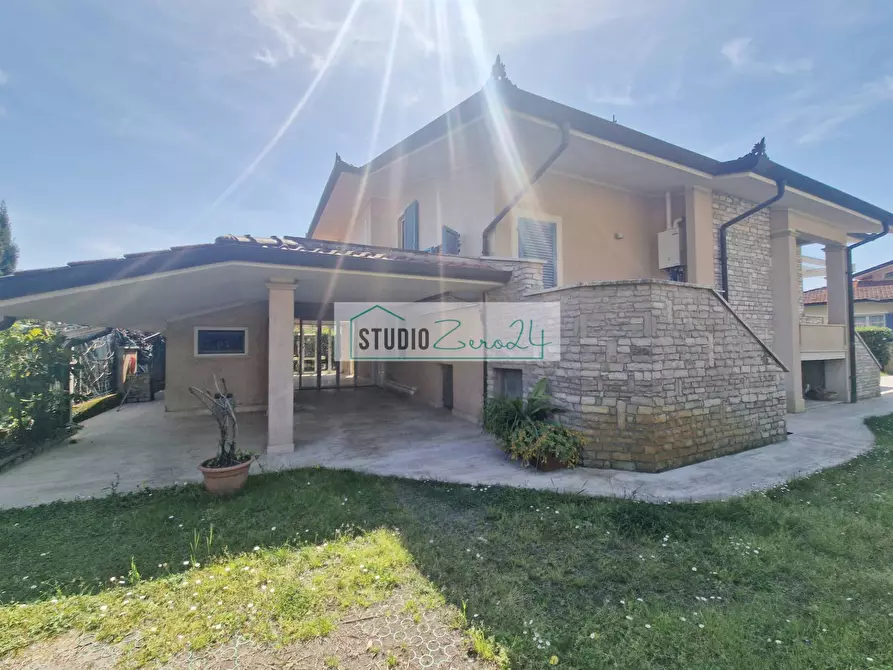 Immagine 45 di Villa in vendita  in Via Massoni a Camaiore