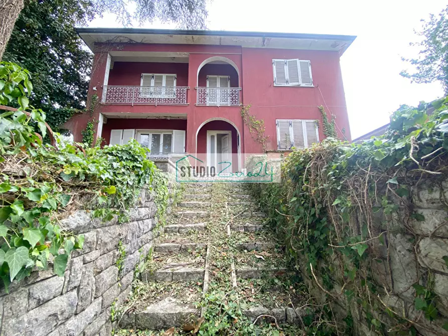 Immagine 2 di Villa in vendita  in via degli antichi 49 a Camaiore