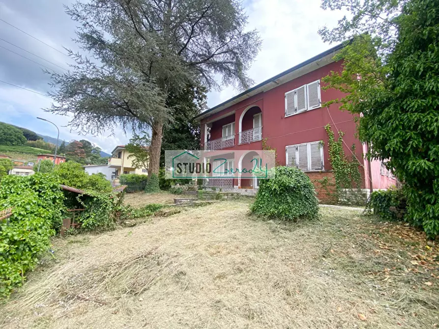 Immagine 1 di Villa in vendita  in via degli antichi 49 a Camaiore