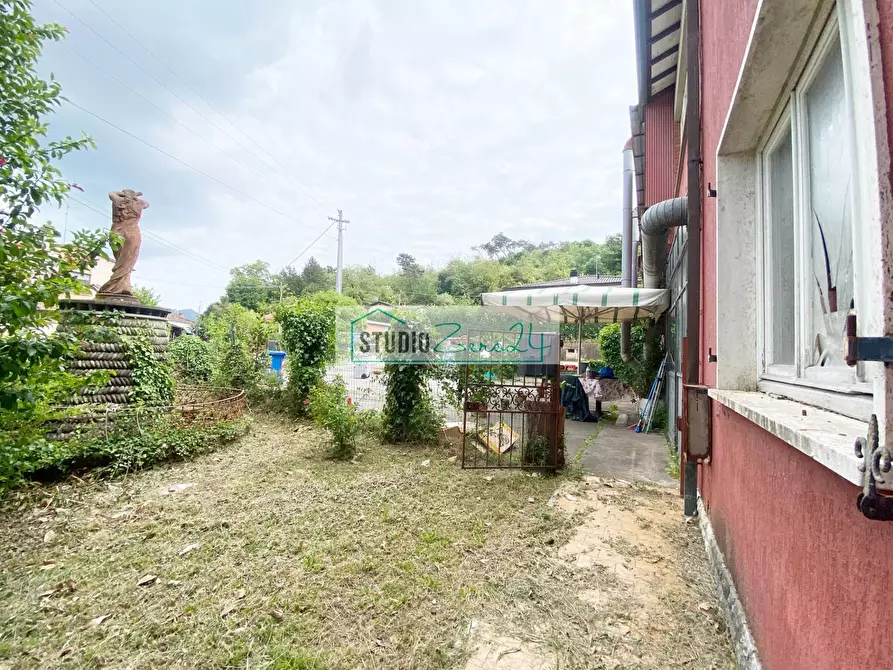 Immagine 8 di Villa in vendita  in via degli antichi 49 a Camaiore