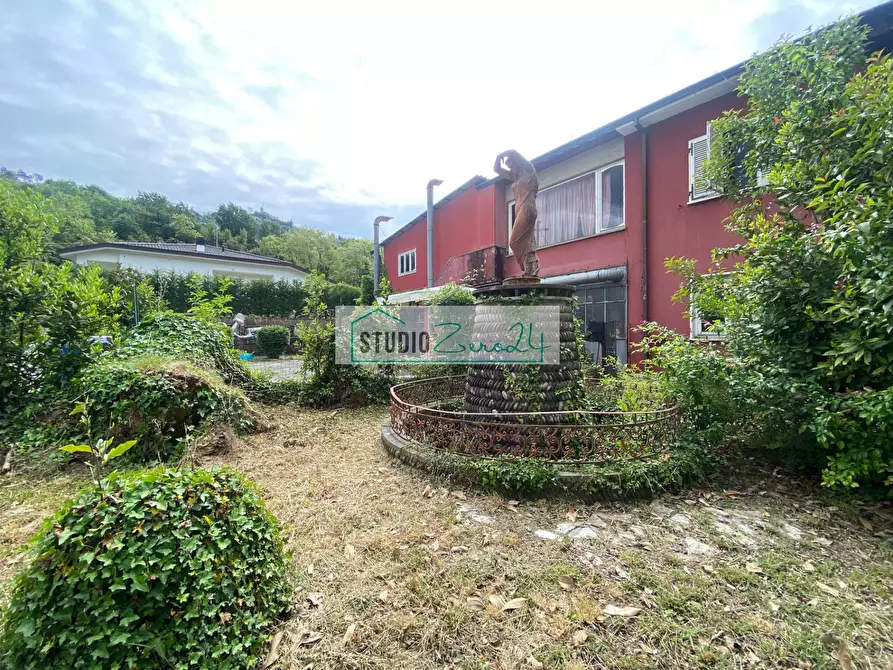 Immagine 9 di Villa in vendita  in via degli antichi 49 a Camaiore