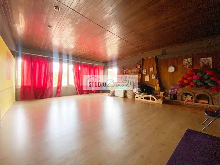 Immagine 25 di Villa in vendita  in via degli antichi 49 a Camaiore