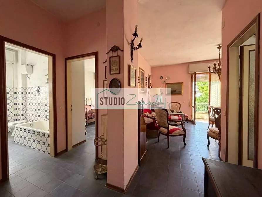 Immagine 3 di Appartamento in vendita  in Via Italica a Camaiore