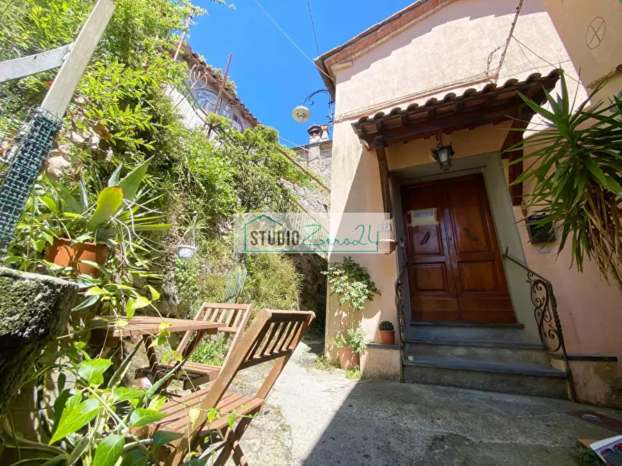 Immagine 1 di Casa semindipendente in vendita  in via di Torcigliano a Camaiore