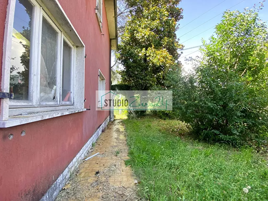 Immagine 10 di Villa in vendita  in via degli antichi 49 a Camaiore