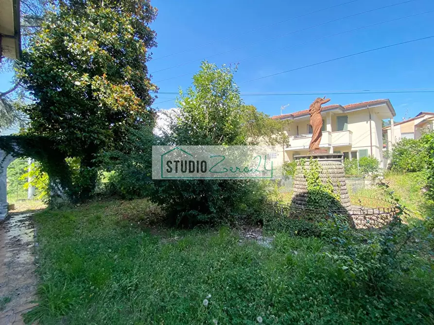 Immagine 11 di Villa in vendita  in via degli antichi 49 a Camaiore