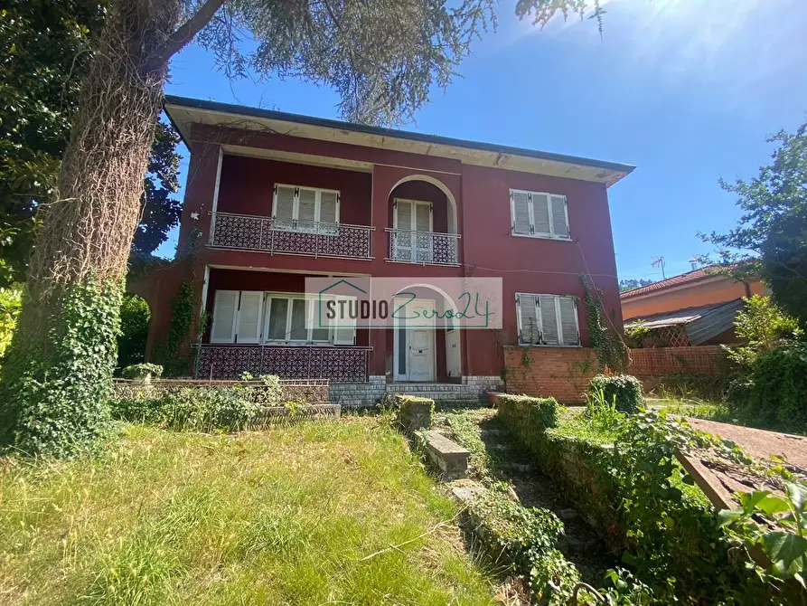 Immagine 3 di Villa in vendita  in via degli antichi 49 a Camaiore