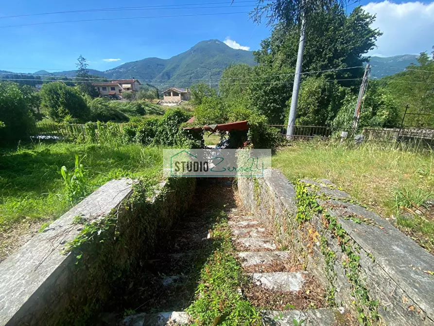 Immagine 5 di Villa in vendita  in via degli antichi 49 a Camaiore