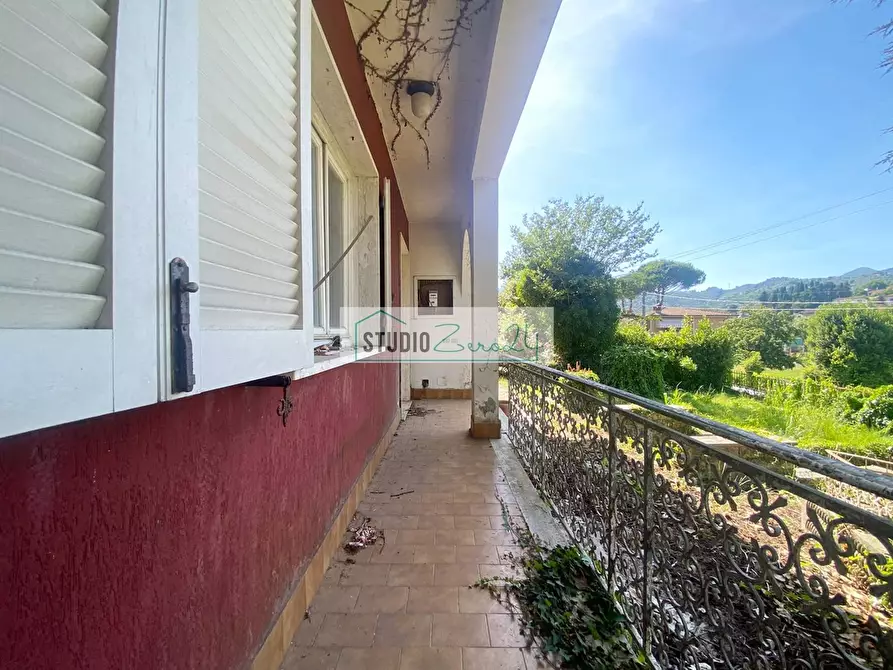 Immagine 9 di Villa in vendita  in via degli antichi 49 a Camaiore
