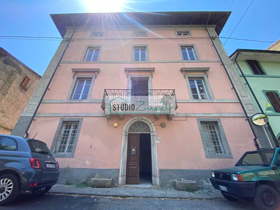 Immagine 1 di Casa semindipendente in vendita  in corte rodeschi 15 a Camaiore