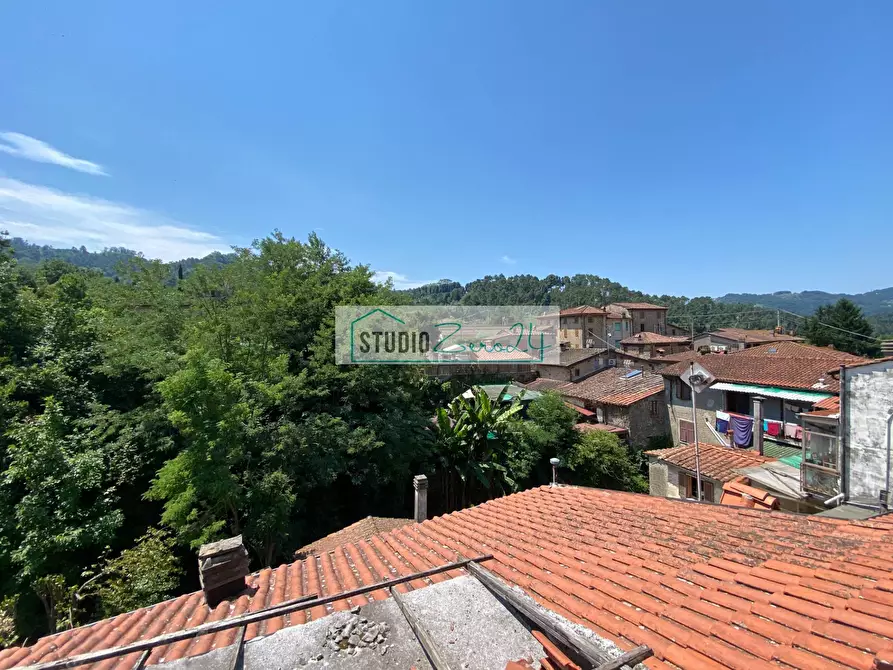 Immagine 78 di Casa semindipendente in vendita  in corte rodeschi 15 a Camaiore