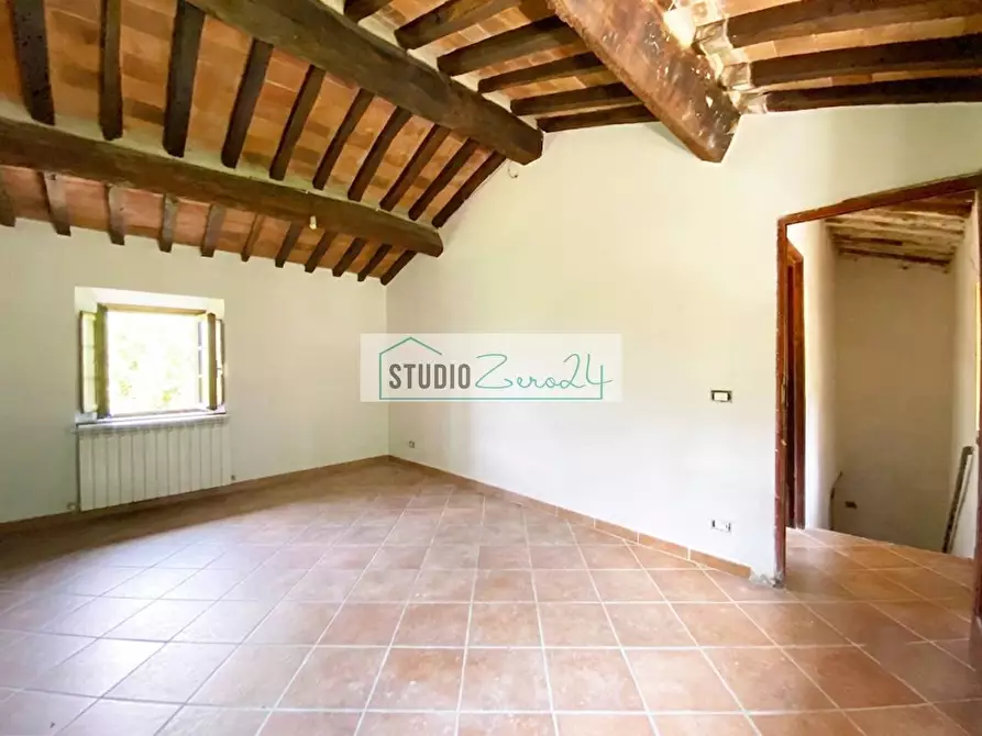 Immagine 29 di Casa semindipendente in vendita  in via xxv aprile a Camaiore