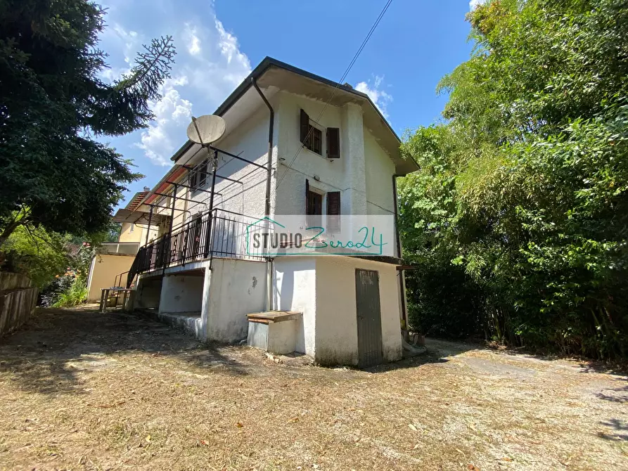 Immagine 1 di Casa semindipendente in vendita  in via xxv aprile a Camaiore