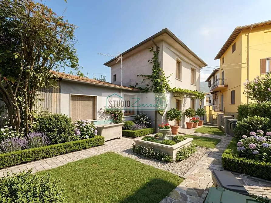 Immagine 40 di Rustico / casale in vendita  in via Fondi 36 a Camaiore