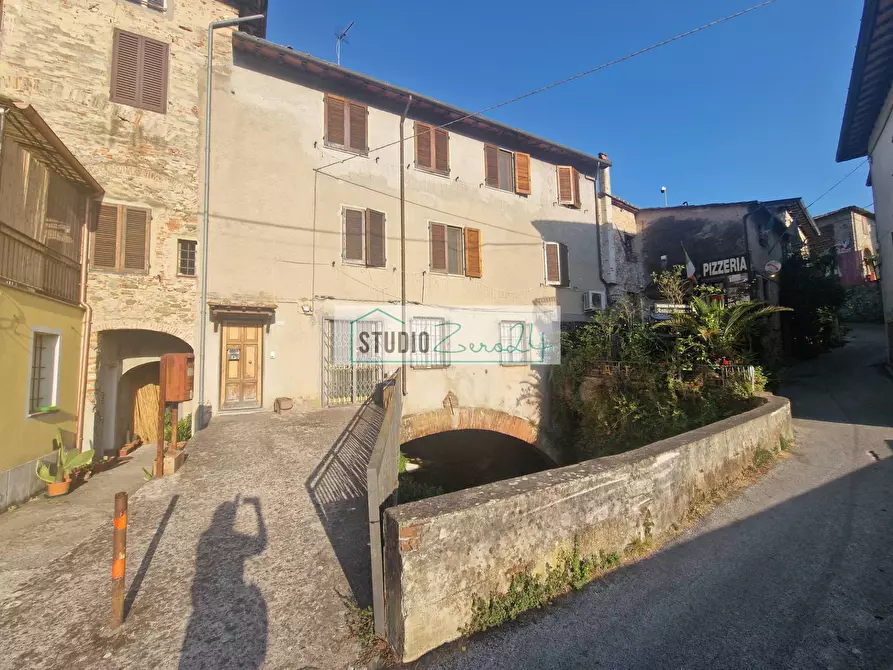 Immagine 1 di Casa semindipendente in vendita  in Via Sandro Pertini a Camaiore