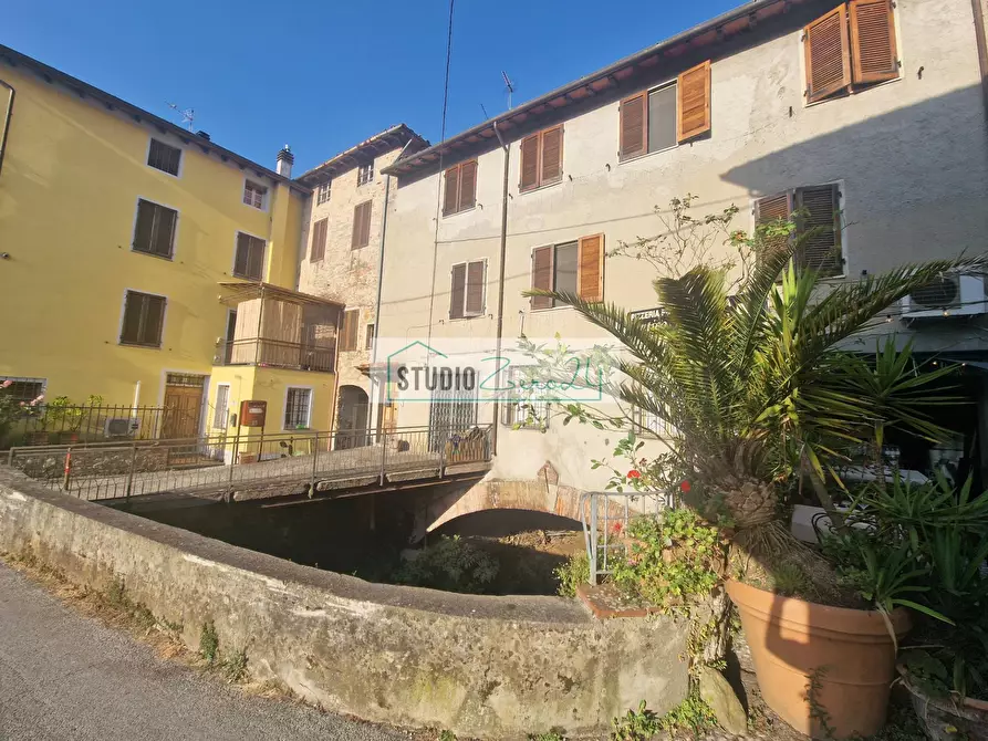 Immagine 3 di Casa semindipendente in vendita  in Via Sandro Pertini a Camaiore