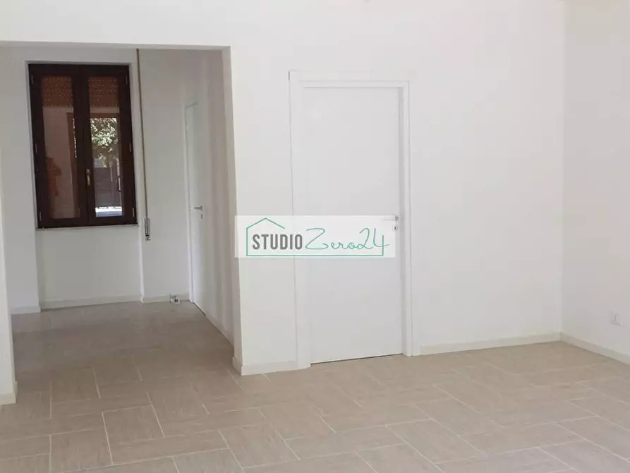 Immagine 11 di Locale commerciale in vendita  in Viale Cristoforo Colombo a Camaiore