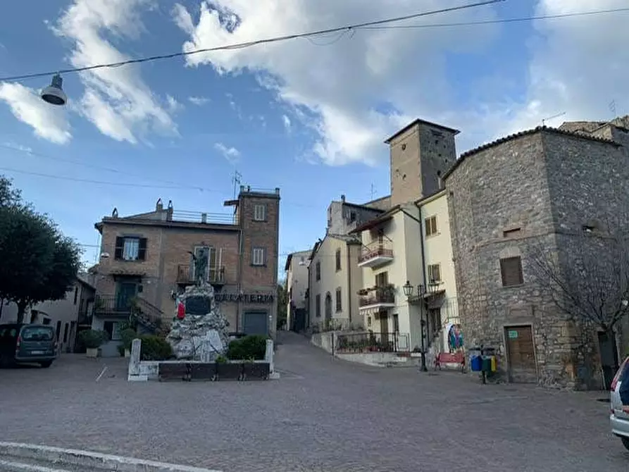 Immagine 2 di Palazzo in vendita  in sipicciano piazza umberto I 17 a Graffignano