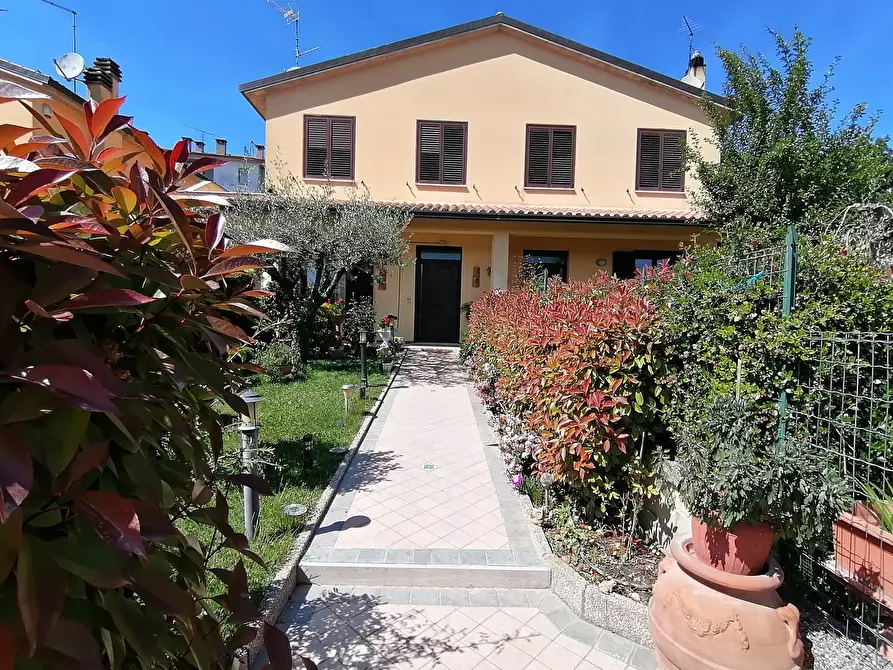 Immagine 2 di Casa semindipendente in vendita  in Via Martio Bulgarelli 9/B a Marsciano