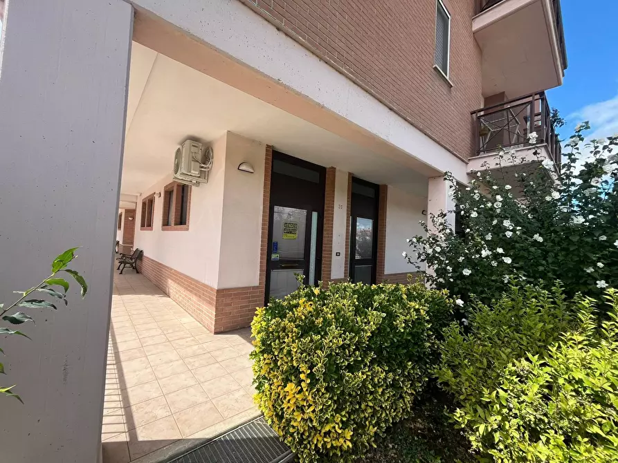 Immagine 2 di Locale commerciale in vendita  in Via Giovanni XXIII a Marsciano