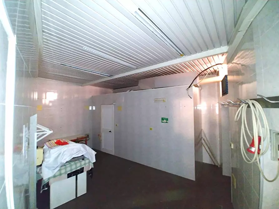 Immagine 4 di Locale commerciale in vendita  in Corso Vittorio Emanuele II 8 a Marsciano