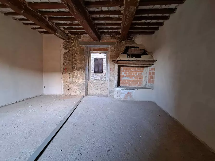 Immagine 3 di Palazzo in vendita  a Marsciano