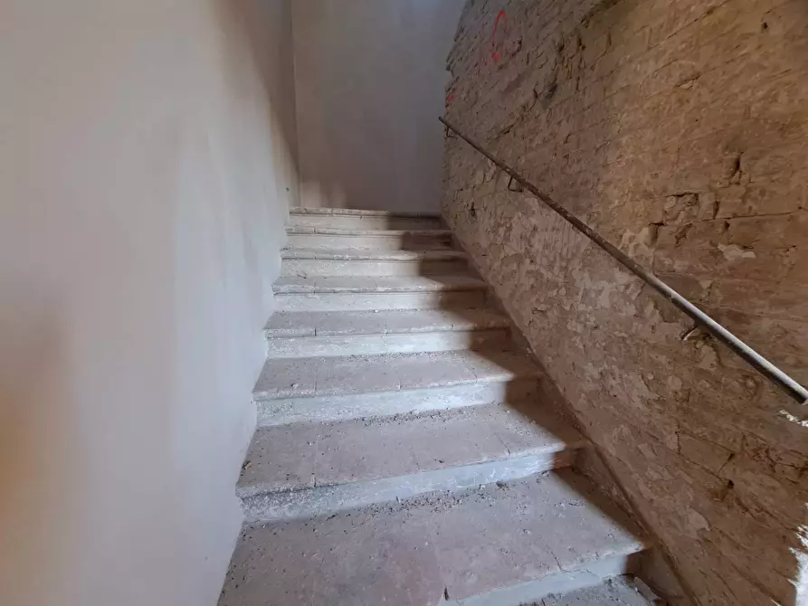 Immagine 4 di Palazzo in vendita  a Marsciano