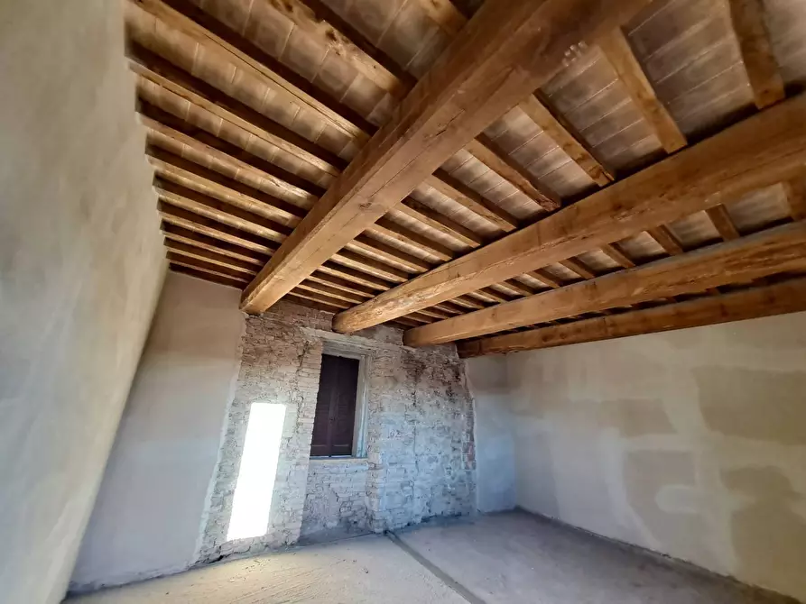 Immagine 5 di Palazzo in vendita  a Marsciano