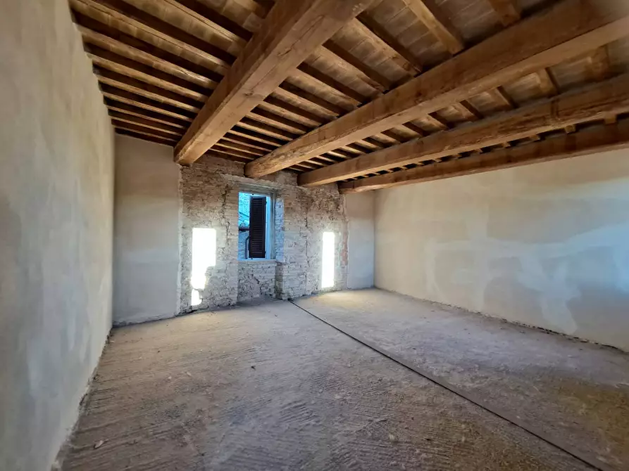 Immagine 6 di Palazzo in vendita  a Marsciano