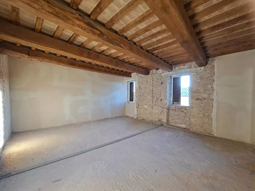 Immagine 8 di Palazzo in vendita  a Marsciano