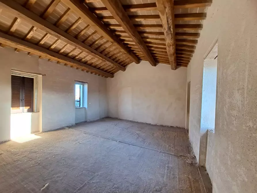 Immagine 9 di Palazzo in vendita  a Marsciano