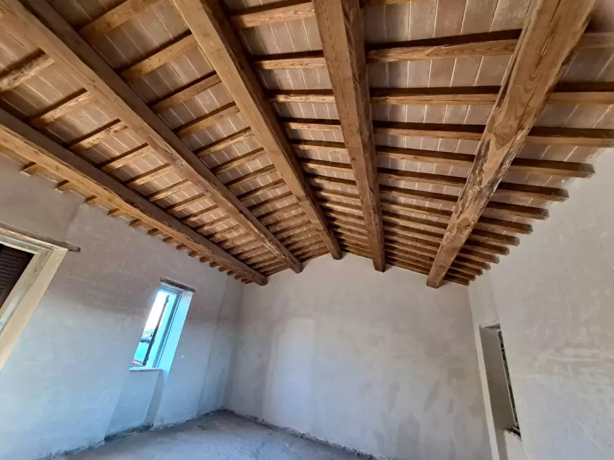 Immagine 10 di Palazzo in vendita  a Marsciano