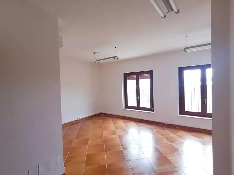 Immagine 3 di Ufficio in vendita  a Marsciano