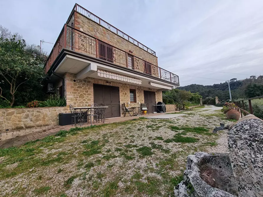 Immagine 3 di Villa in vendita  a Torgiano