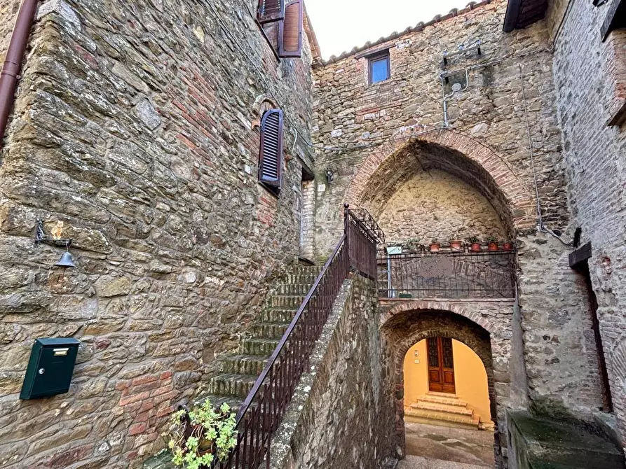 Immagine 1 di Casa semindipendente in vendita  in Salita Vittorio Emanuele 11 a Marsciano