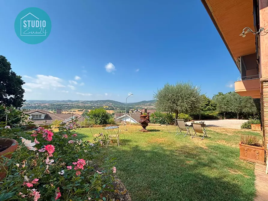 Immagine 17 di Villa in vendita  a Marsciano