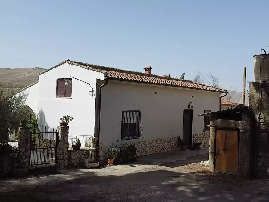 Immagine 1 di Villa in vendita  in CONTRADA SAN SEBASTIANO a Enna