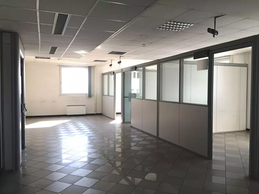 Immagine 3 di Ufficio in affitto  in Via Colombo a Piacenza