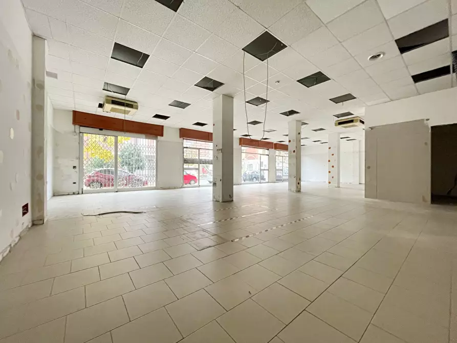 Immagine 2 di Negozio in affitto  in Via Leonardo Da Vinci a Piacenza