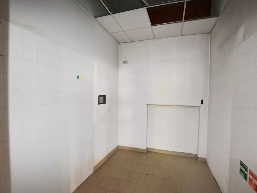 Immagine 3 di Negozio in affitto  in Via Leonardo Da Vinci a Piacenza