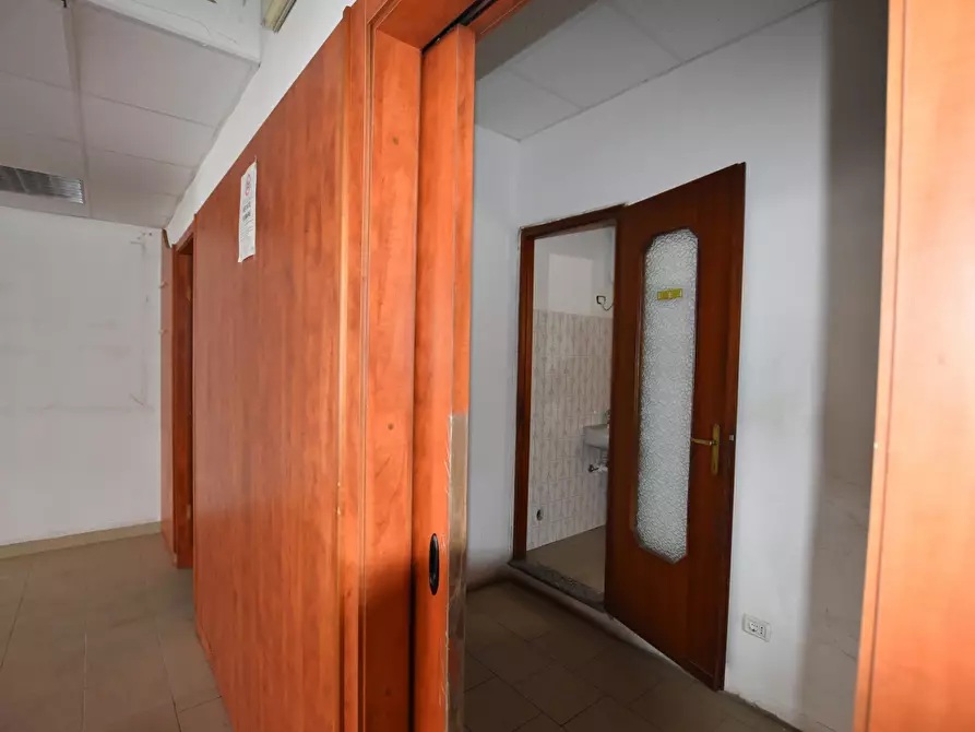 Immagine 5 di Negozio in affitto  in Via Leonardo Da Vinci a Piacenza