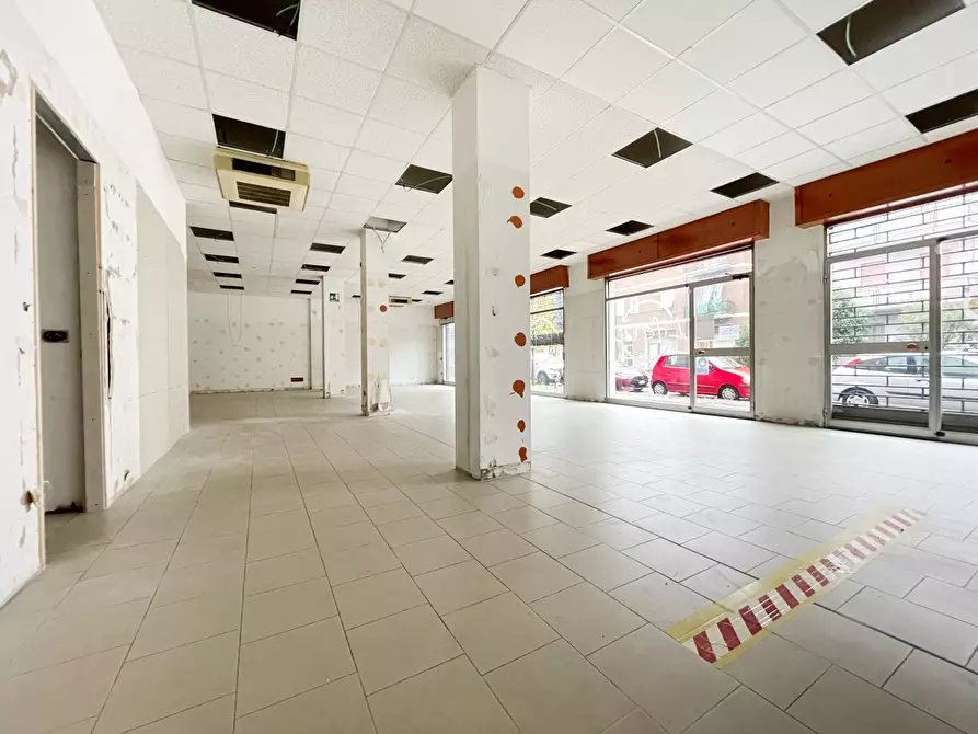 Immagine 8 di Negozio in affitto  in Via Leonardo Da Vinci a Piacenza