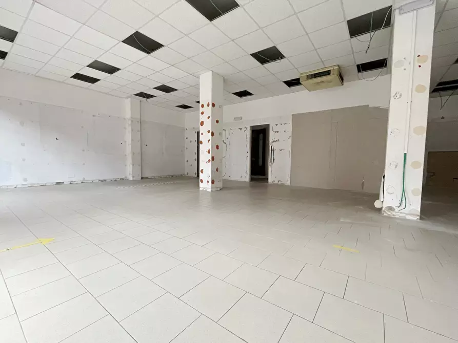 Immagine 11 di Negozio in affitto  in Via Leonardo Da Vinci a Piacenza