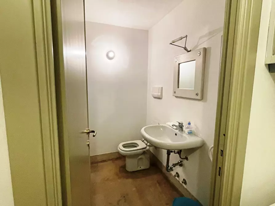 Immagine 14 di Ufficio in affitto  in Via Sant'Antonino a Piacenza