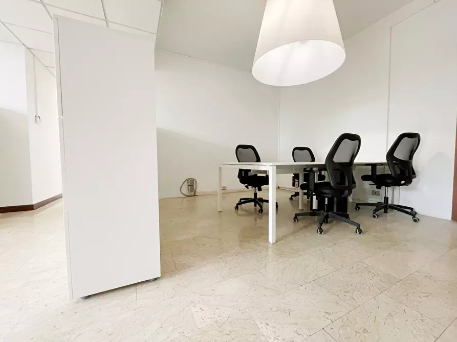Immagine 3 di Ufficio in vendita  in Via Colombo a Piacenza