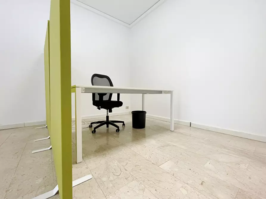 Immagine 14 di Ufficio in vendita  in Via Colombo a Piacenza